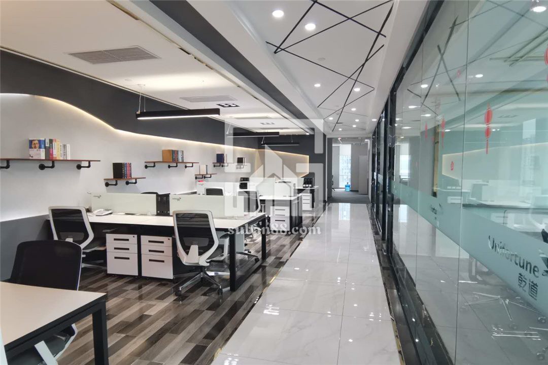 電梯口580平 朝東 豪裝帶全套家具 