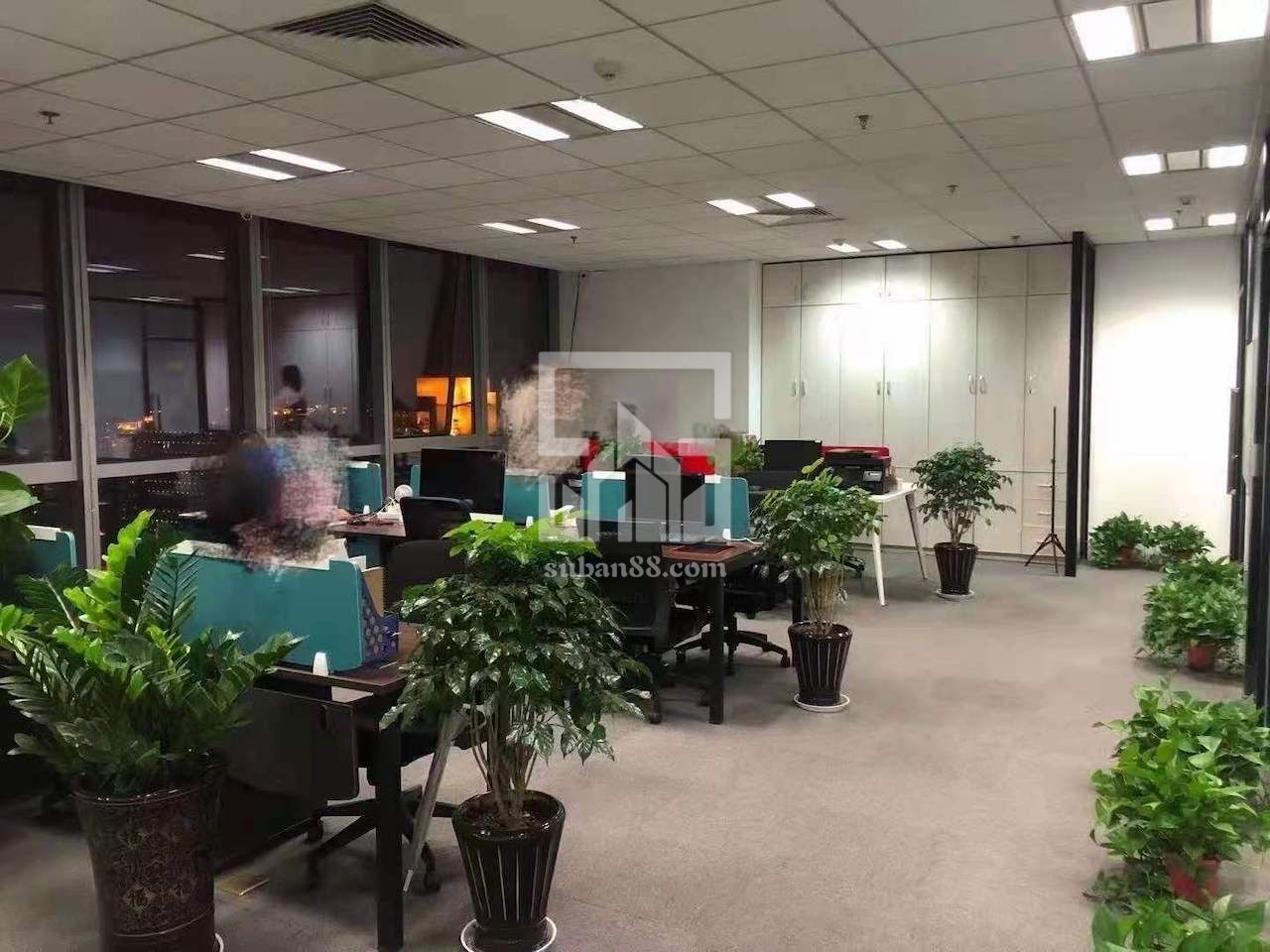 環(huán)球188高層265平 精裝帶辦公家具