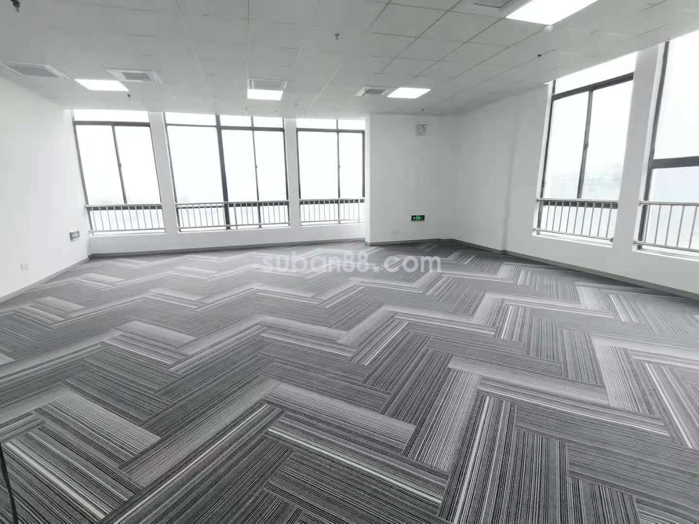 吳中區 地鐵口精裝小面積首次出租 雙面采光 超大落地窗