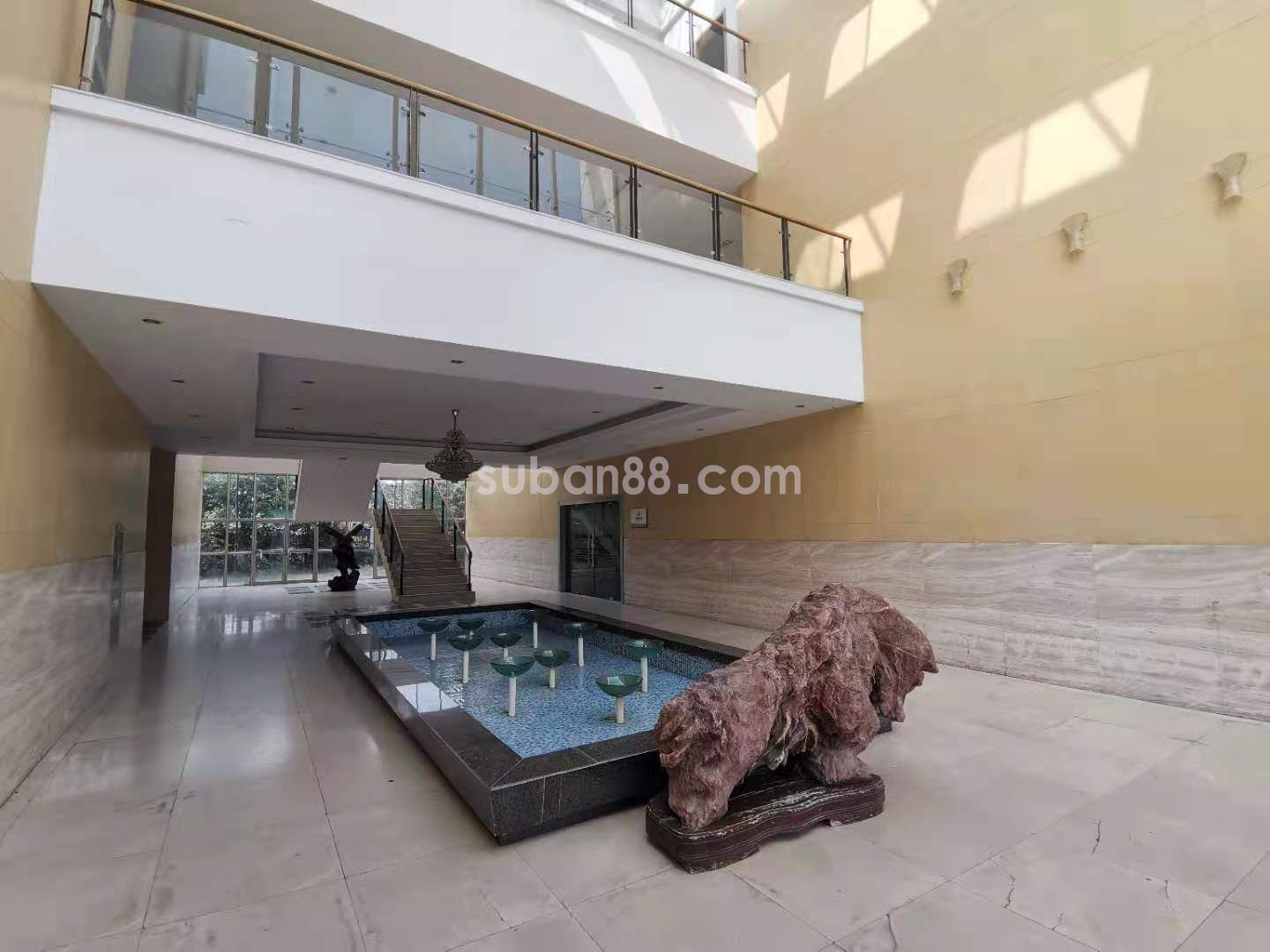 通園路地鐵3號(hào)線  半層出租 隨時(shí)看房