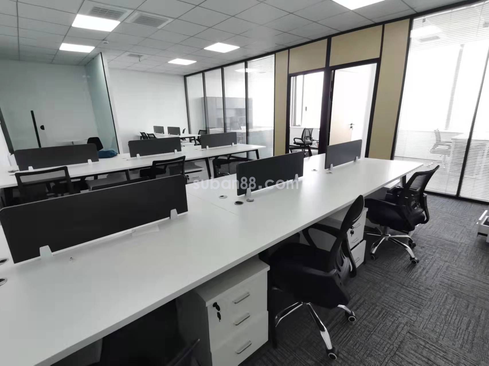 蘇州市工業(yè)園區(qū) 甲級寫字樓 豪裝帶家具 湖景房