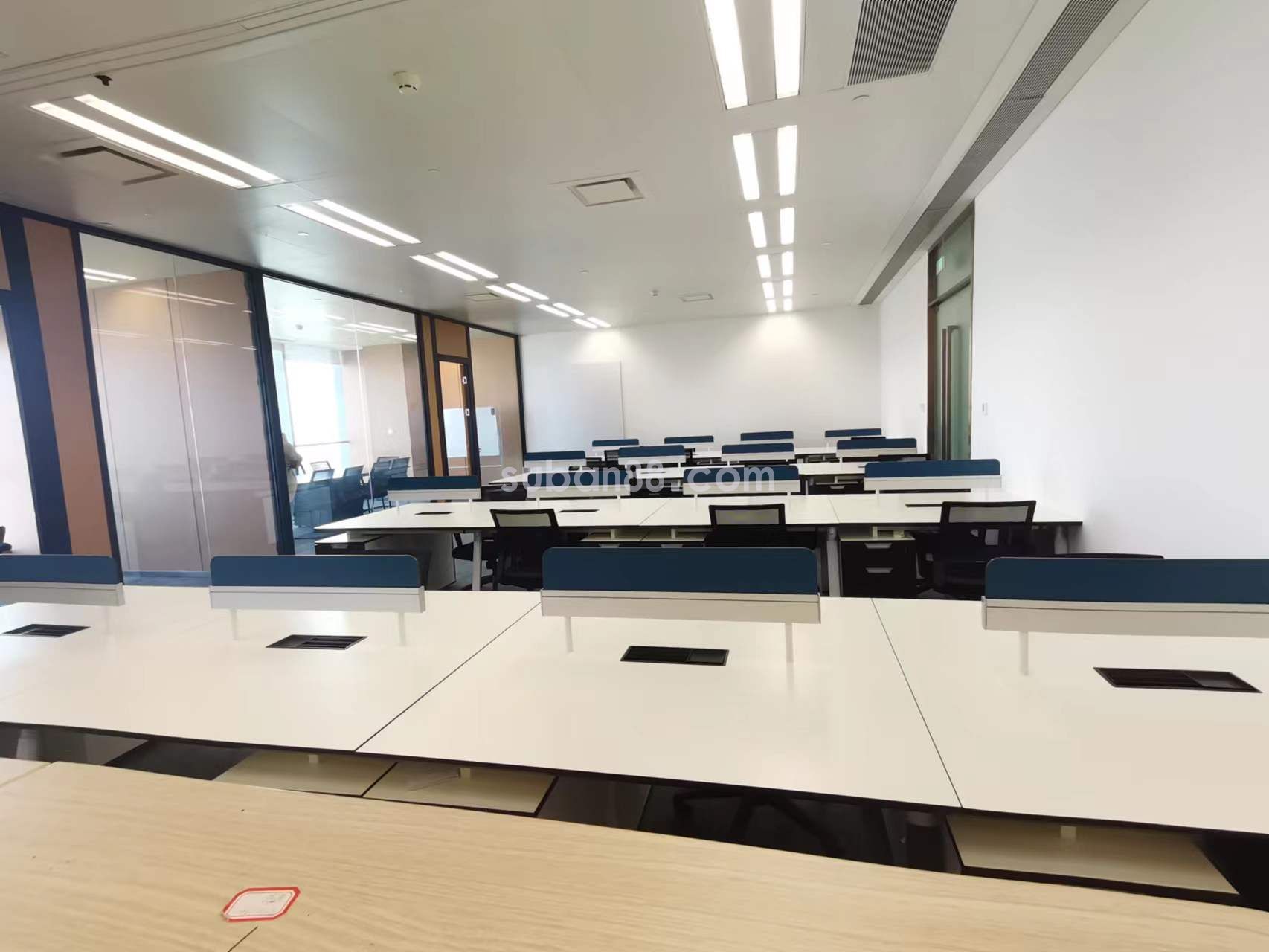 蘇州市工業(yè)園區(qū)精裝帶家具 甲方直租 地鐵3號(hào)線 