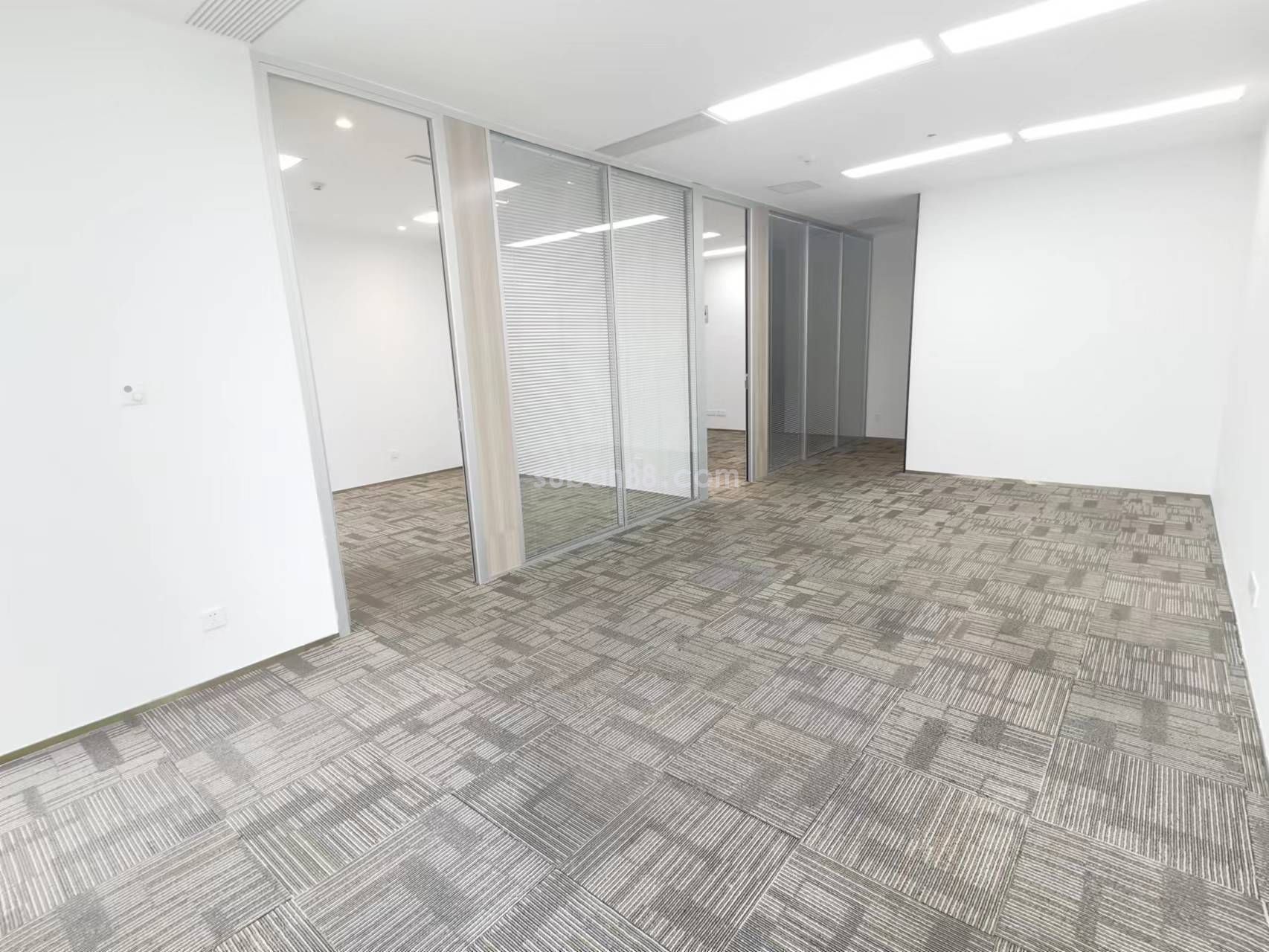 蘇州市工業園區 金雞湖邊 甲級寫字樓 精裝出租 