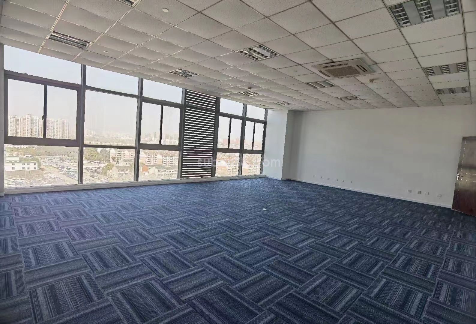 蘇州市高新區(qū)長江大廈精裝招租