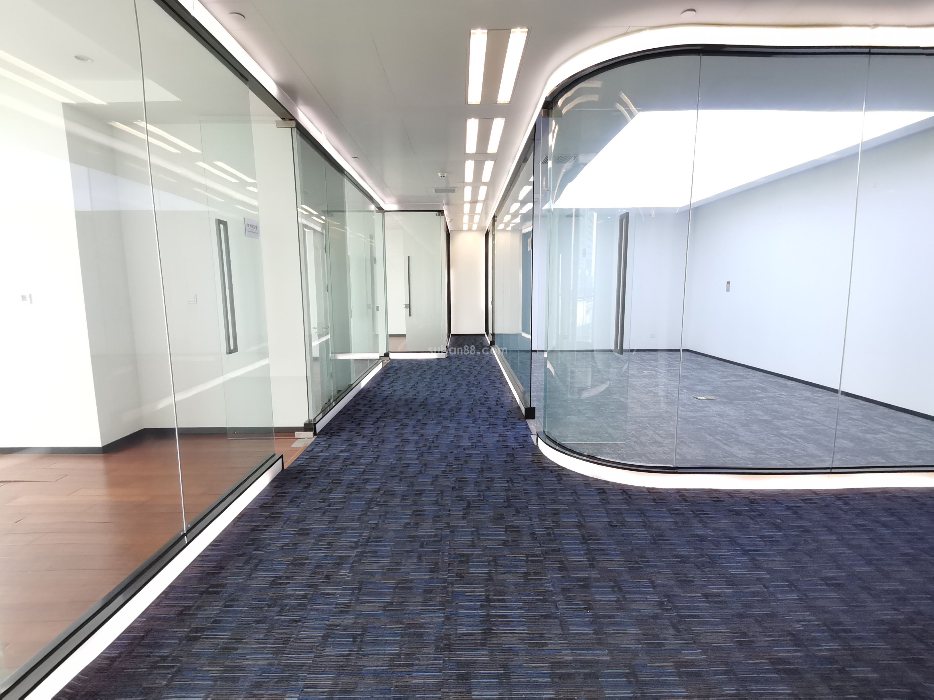 蘇州市工業園區蘇州中心電梯口精裝招租