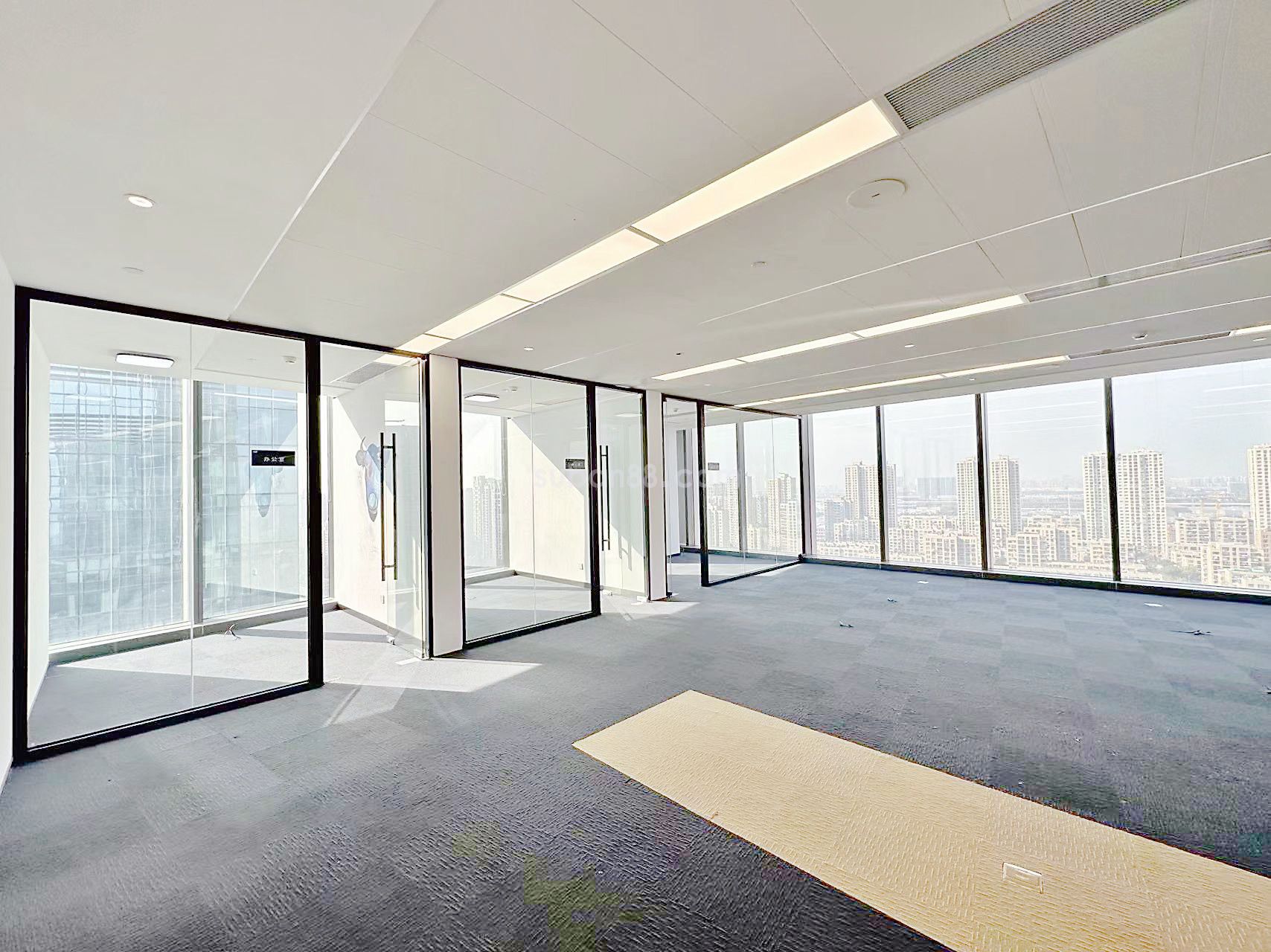 蘇州市也園區協鑫廣場甲級寫字樓精裝招租