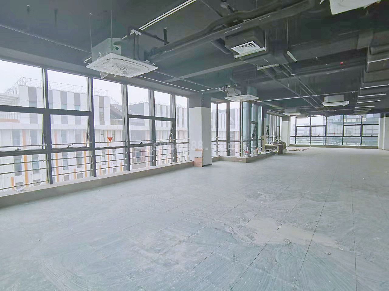 蘇州市獨(dú)墅湖仙峰大廈毛坯招租