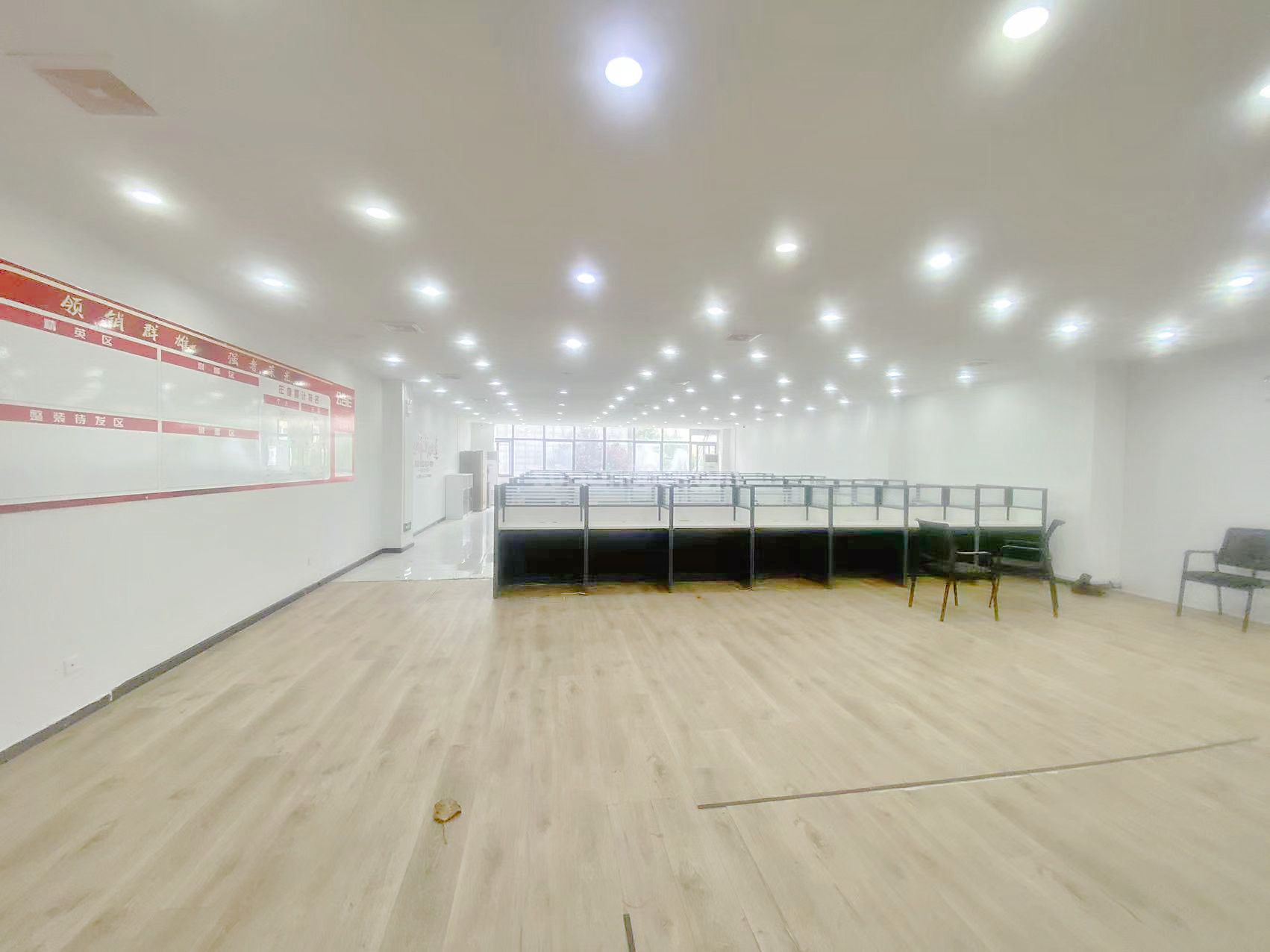 新區愛拍大廈精裝招租